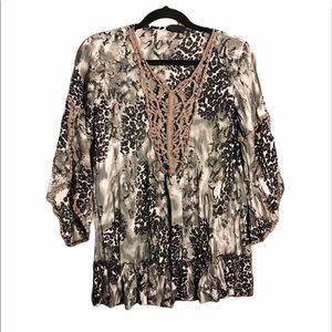 Boyd gaming bell sleeve cheetah flowy blouse SZ Medium